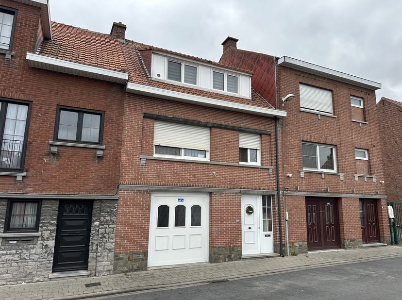 Maison spacieuse et prête à emménager avec trois espaces de vie&lt;br /&gt;
&lt;br /&gt;
Bienvenue dans cette maison spacieuse et prête à emménager, située dans u